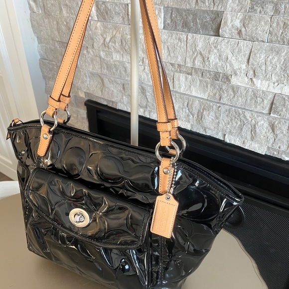 Vintage Coach Leah Patent Leather Tote - Picture 2 of 14